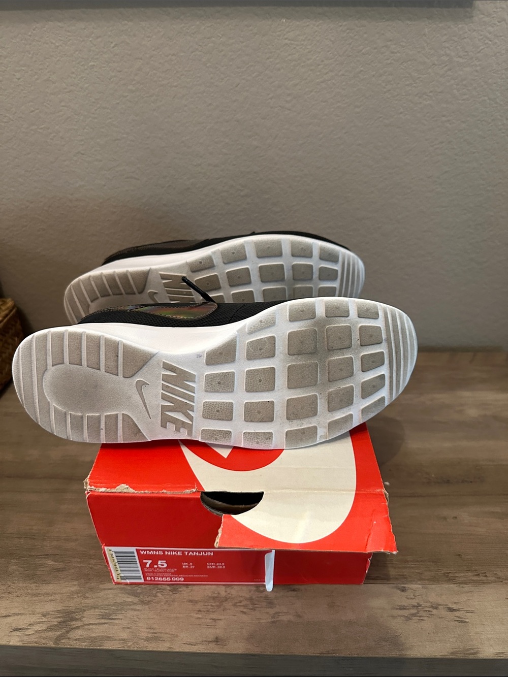 Women Nike Tanjun Shoes - Picture 5 of 8